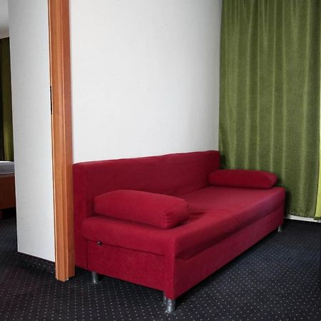 Hotel George Nadarzyn Bagian luar foto