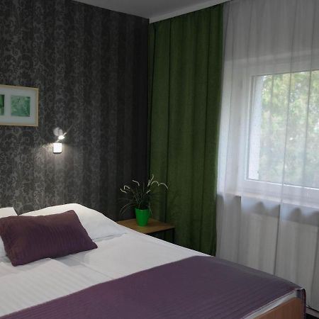 Hotel George Nadarzyn Bagian luar foto