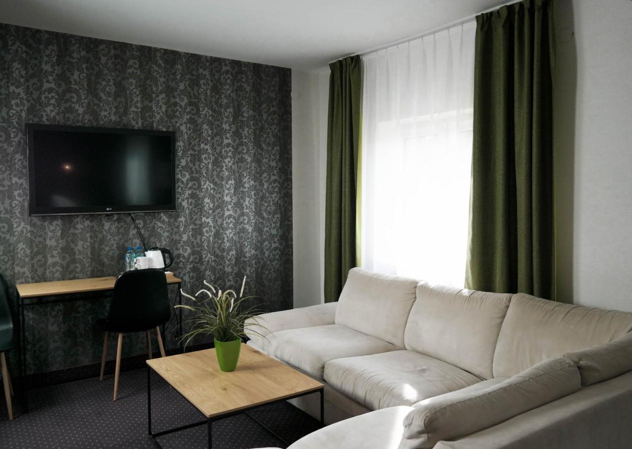 Hotel George Nadarzyn Bagian luar foto
