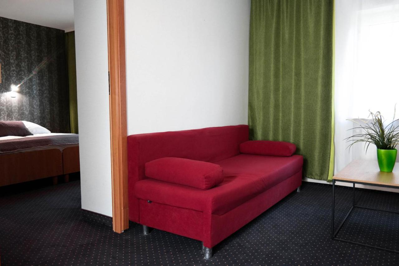 Hotel George Nadarzyn Bagian luar foto