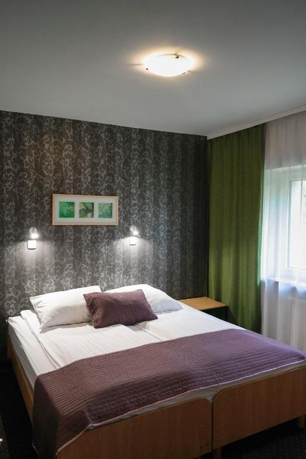 Hotel George Nadarzyn Bagian luar foto