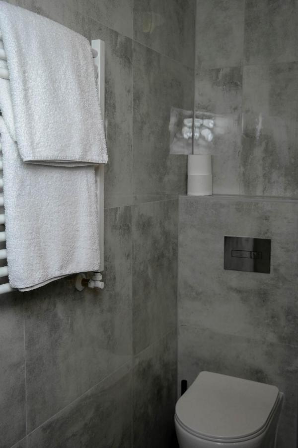 Hotel George Nadarzyn Bagian luar foto