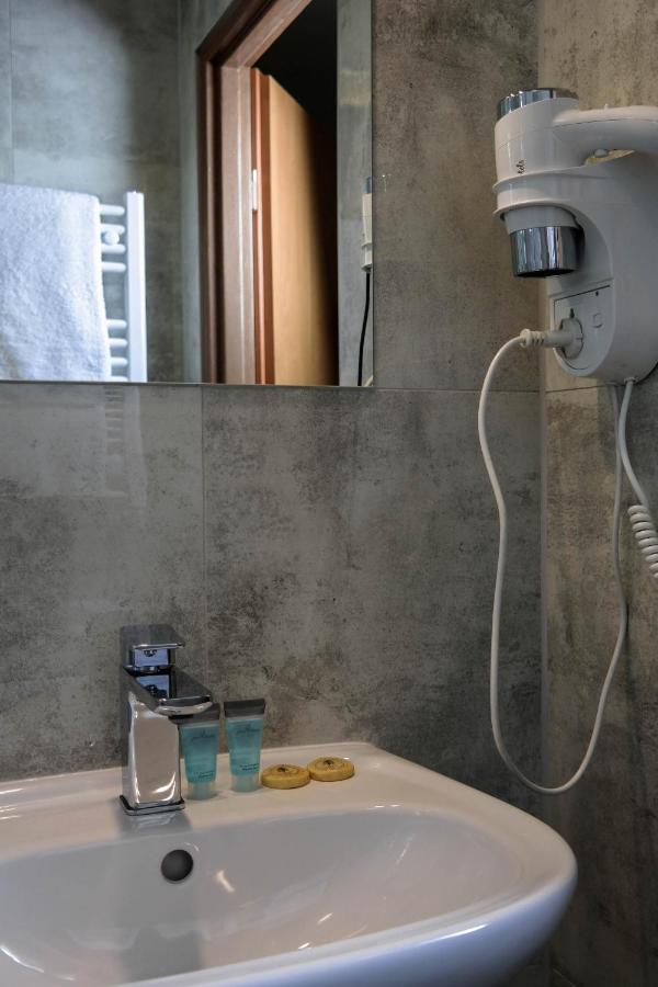 Hotel George Nadarzyn Bagian luar foto