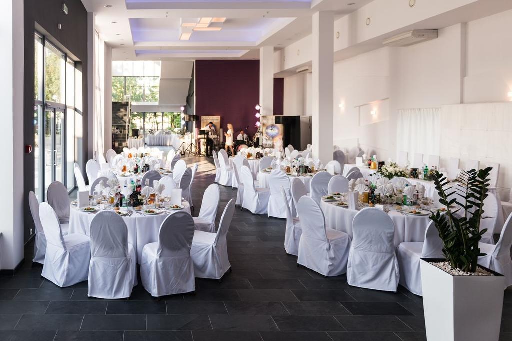 Hotel George Nadarzyn Bagian luar foto